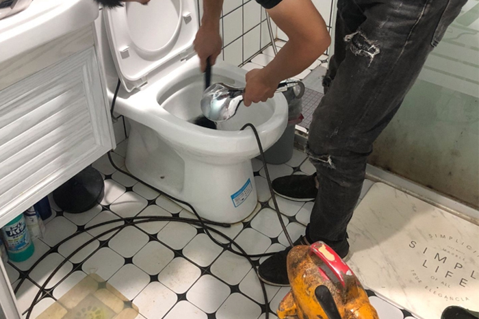 榕江马桶堵塞自己疏通还是找师傅？专业上门服务让你省时更省心